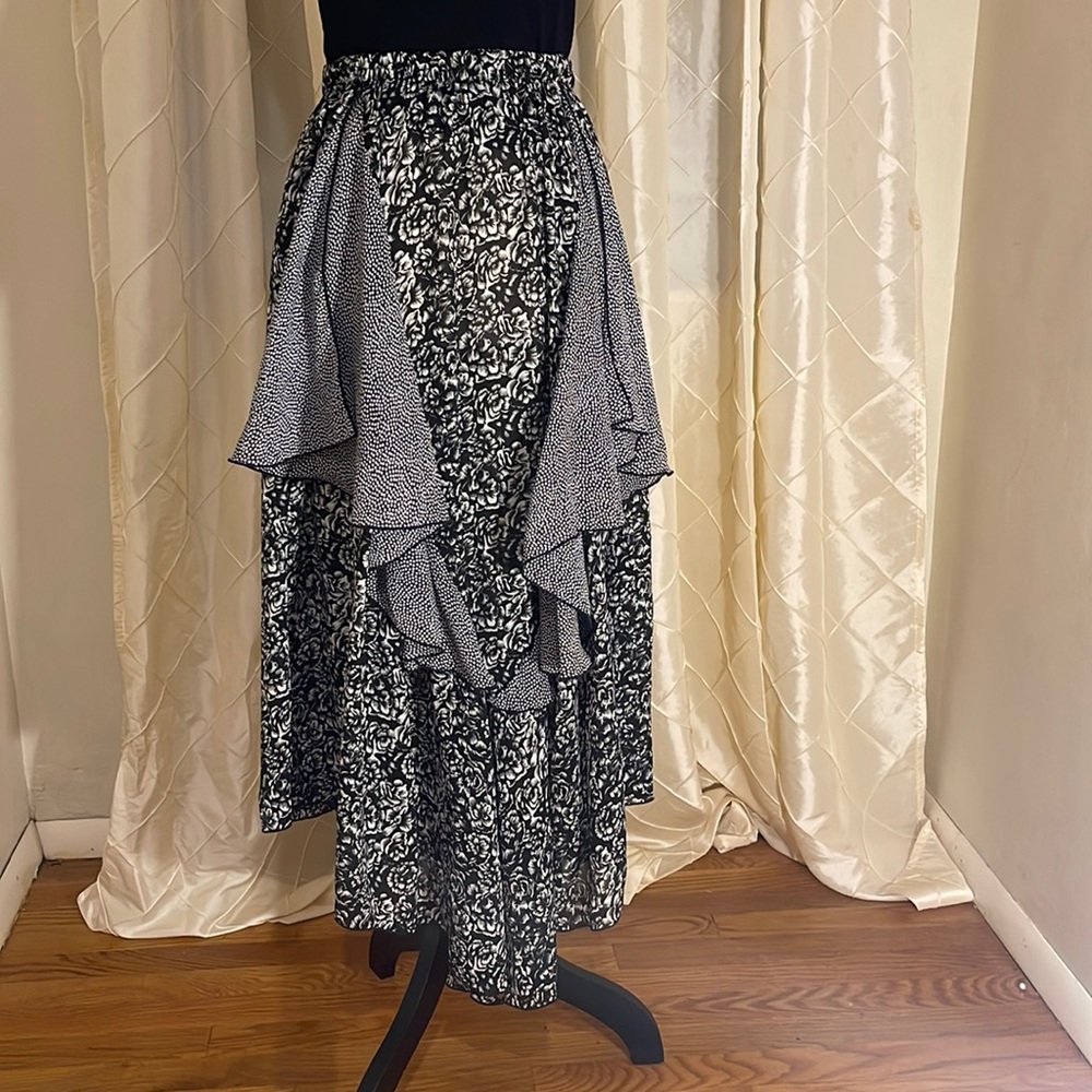 Vintage floral skirt. Size S